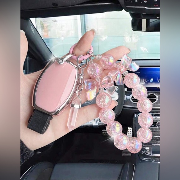 🆕 Pink Mercedes key fob case and key chain - Picture 2 of 7